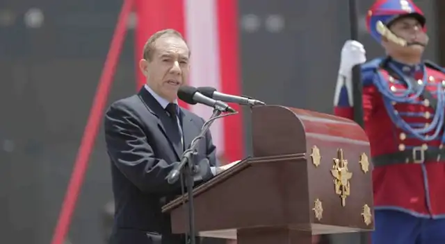 El ministro de Defensa, Walter Martos, respaldó declaraciones de Martín Vizcarra.