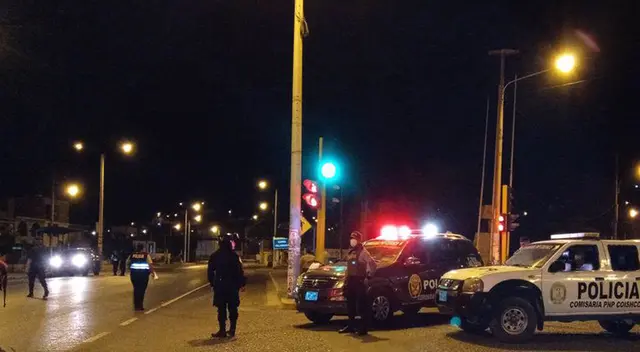 Detienen a sujetos por incumplir toque de queda. Detienen a sujetos por incumplir toque de queda.