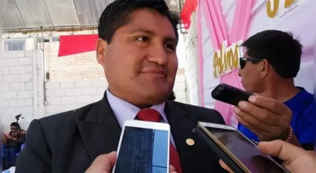 Gobernador de Tacna tomará cartas en el asunto a peruano que ingrese ilegalmente desde Chile. Gobernador de Tacna tomará cartas en el asunto a peruano que ingrese ilegalmente desde Chile.