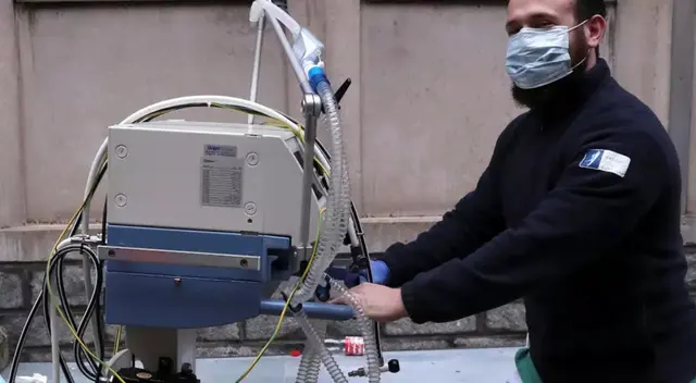 El gobernador de Nueva York indicó que no dejará que muera más gente teniendo varios cientos de respiradores en el estado.