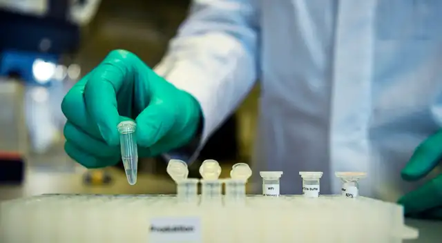 La vacuna ha sido denominada como mRNA-1273.