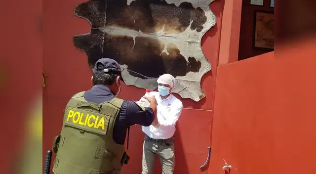 Restaurante de Surco mostró acto solidario brindando gratis almuerzos aquellos que estan trabajando en la calle en pleno Estado de Emergencia.