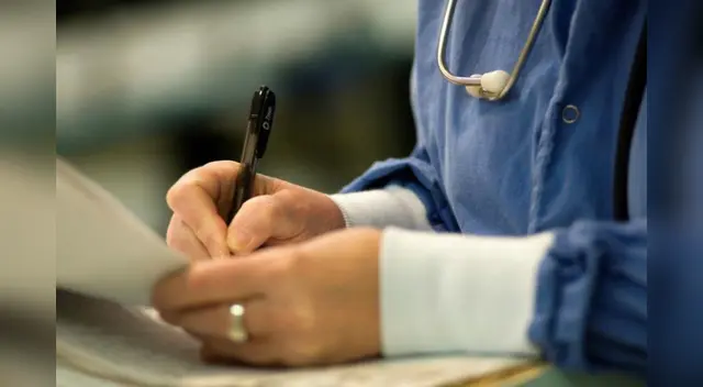 La enfermera vive con su tía que también ha sufrido de discriminación.