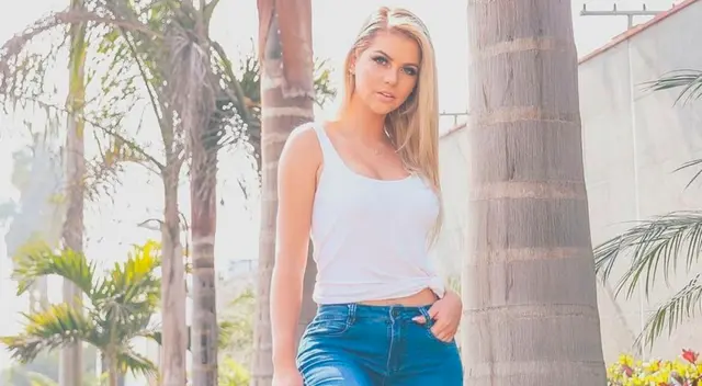 Brunella Horna jala orejas a quienes salen de sus casas Brunella Horna jala orejas a quienes salen de sus casas