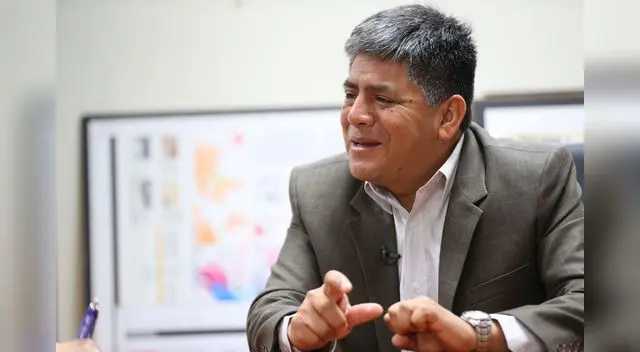 El gobernador regional de Ayacucho, Carlos Rúa Carbajal, invoca al gobierno que se acelera la compra de pruebas y de equipos para hacerle frente al coronavirus. El gobernador regional de Ayacucho, Carlos Rúa Carbajal, invoca al gobierno que se acelera la compra de pruebas y de equipos para hacerle frente al coronavirus.