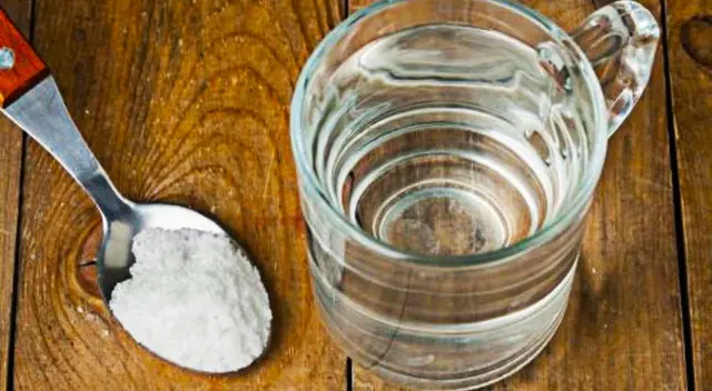 Exministra de Salud y la OMS descartan que las gárgaras con sal curen el coronavirus.