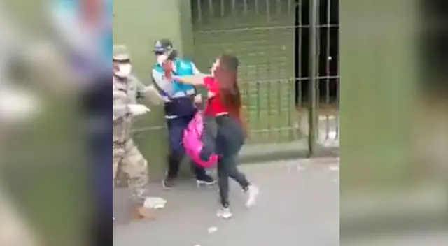 Joven finalmente fue detenida y llevada por las autoridades a la comisaría. Joven finalmente fue detenida y llevada por las autoridades a la comisaría.