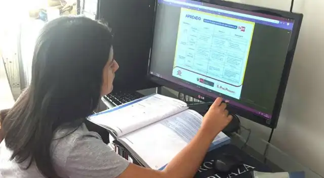 El ministro de Educación felicitó la disciplina de los niños. El ministro de Educación felicitó la disciplina de los niños.