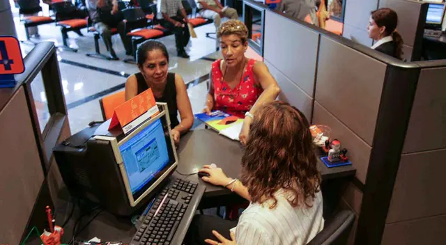 El mandatario aseguró que en los próximos días se tomará la decisión sobre esta medida para quienes tienen un sueldo reducido y que no pueden afrontar la crisis sanitaria de nuestro país. El mandatario aseguró que en los próximos días se tomará la decisión sobre esta medida para quienes tienen un sueldo reducido y que no pueden afrontar la crisis sanitaria de nuestro país.