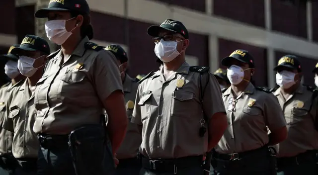 Policía llora al pedir por la salud de su personal. Policía llora al pedir por la salud de su personal.