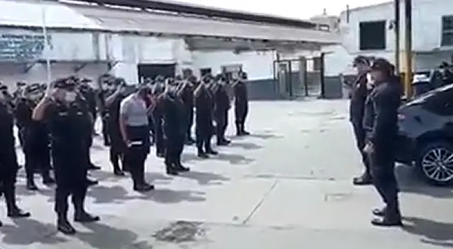 Policía llora al pedir por la salud de su personal. Policía llora al pedir por la salud de su personal.