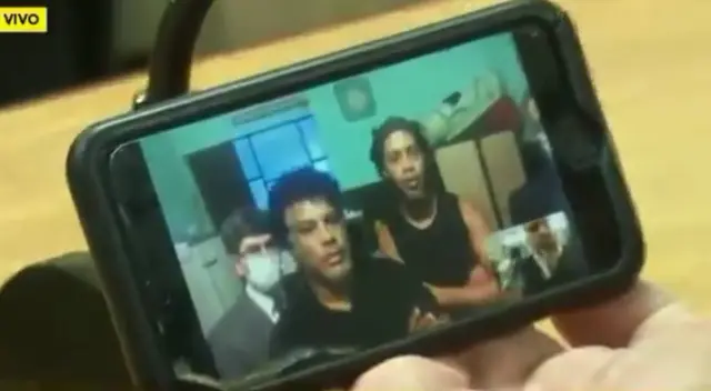 Ronaldinho fue sometido al arresto domiciliario por presentar documentación falsa.