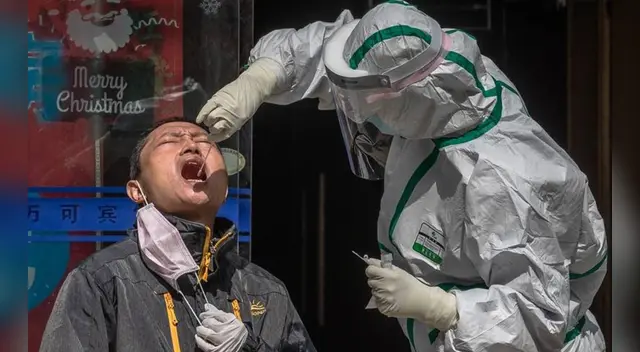 El doctor señala que es poco probable que la pandemia del covid- 19 termine este año.. El doctor señala que es poco probable que la pandemia del covid- 19 termine este año..