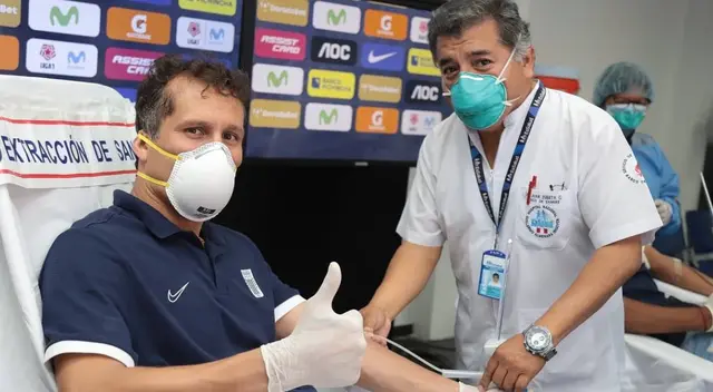 Leao Butrón, capitán de Alianza Lima, donó sangre para contribuir con el Minsa.