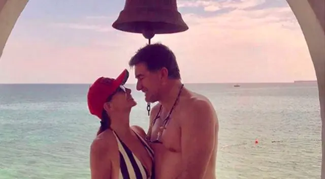 Esposo de Almendra Gomelsky sorprende al pintarle el cabello.