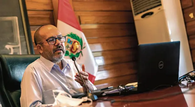 Ministro de Salud, Victor Zamora. Ministro de Salud, Victor Zamora.