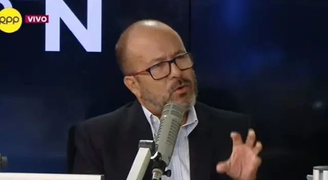 Ministro de Salud, Victor Zamora. Ministro de Salud, Victor Zamora.