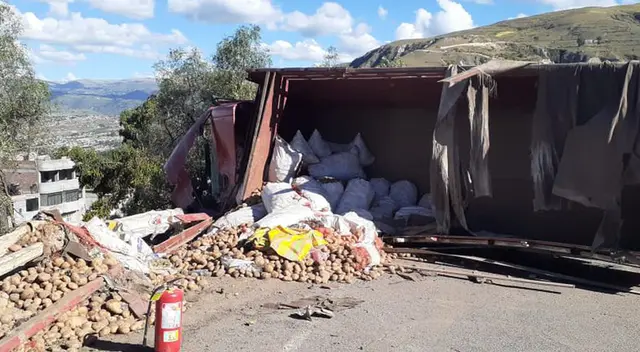 Volcadura de camión en Ayacucho.