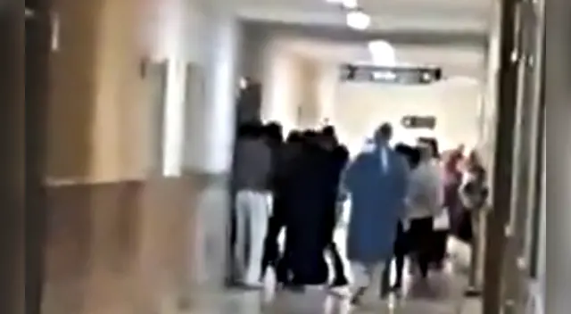 El centro de salud no permitió que los familiares vean a la paciente fallecida debido al protocolo de covid-19. El centro de salud no permitió que los familiares vean a la paciente fallecida debido al protocolo de covid-19.