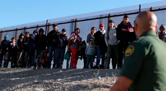 La cantidad de personas que quieren ingresar a Estados unidos a disminuido. La cantidad de personas que quieren ingresar a Estados unidos a disminuido.