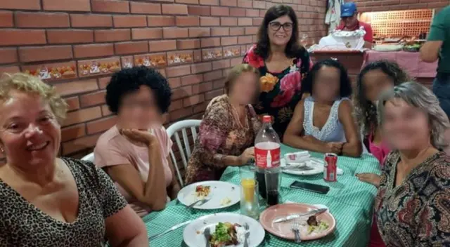 A la fiesta asistieron 28 personas, 14 de ellas desarrollaron síntomas del coronavirus. A la fiesta asistieron 28 personas, 14 de ellas desarrollaron síntomas del coronavirus.