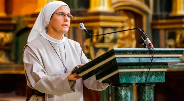 La hermana Carmen Toledano predicó la 4ta palabra: “¡Dios mío, Dios mío!, ¿por qué me has abandonado?”. La hermana Carmen Toledano predicó la 4ta palabra: “¡Dios mío, Dios mío!, ¿por qué me has abandonado?”.