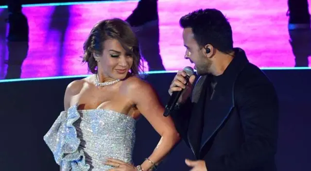 Peluchín fue quien compartió el momento exacto cuándo Luis Fonsi saluda a Leslie Shaw. Peluchín fue quien compartió el momento exacto cuándo Luis Fonsi saluda a Leslie Shaw.