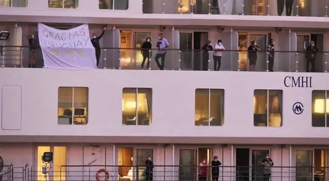 Los pasajeros del Greg Mortimer fueron evacuados bajo estrictas medidas sanitarias. Los pasajeros del Greg Mortimer fueron evacuados bajo estrictas medidas sanitarias.