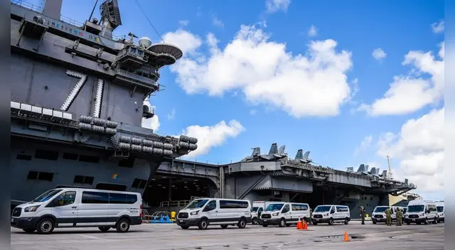 Entre los contagiados está el capitán Brett Crozier, quien fue relevado de su cargo.