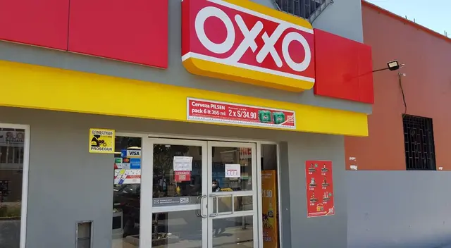 El ladrón utilizó un pedazo de concreto para romper una de las ventanas del local.