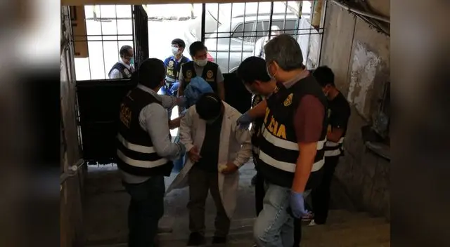 Ciudadano chino con material del Ministerio de Salud Ciudadano chino con material del Ministerio de Salud