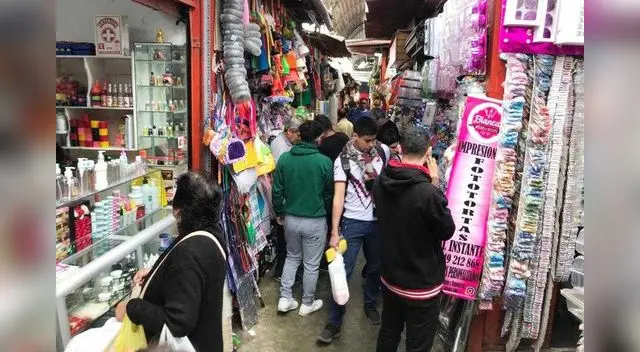 Solo se permitirá el transito de personas. Los vehículos con carga de primera necesidad sí estan autorizados de entrar a la zona comercial del distrito.