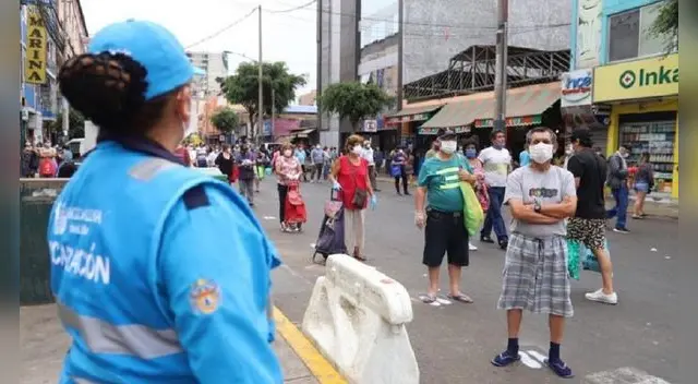 Solo se permitirá el transito de personas. Los vehículos con carga de primera necesidad sí estan autorizados de entrar a la zona comercial del distrito.