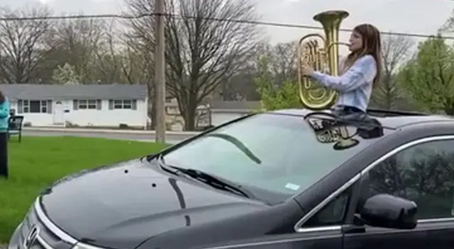 Peculiar sorpresa de la niña emocionó a más de uno. Peculiar sorpresa de la niña emocionó a más de uno.