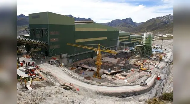 Trabajadores de Antamina deberan pasar por evalauiciones médicas antes de entrar al campamento. Trabajadores de Antamina deberan pasar por evalauiciones médicas antes de entrar al campamento.