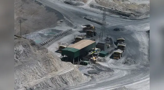 Trabajadores de Antamina deberan pasar por evalauiciones médicas antes de entrar al campamento. Trabajadores de Antamina deberan pasar por evalauiciones médicas antes de entrar al campamento.