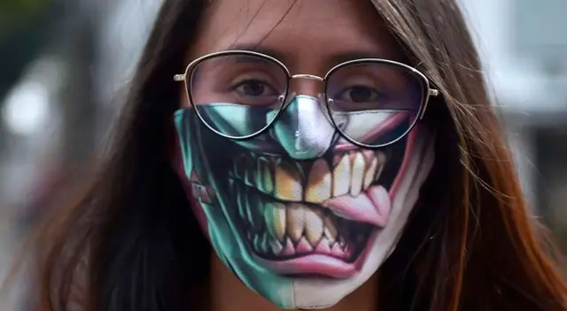 Las mascarillas sirven para protegerse del coronavirus. Las mascarillas sirven para protegerse del coronavirus.