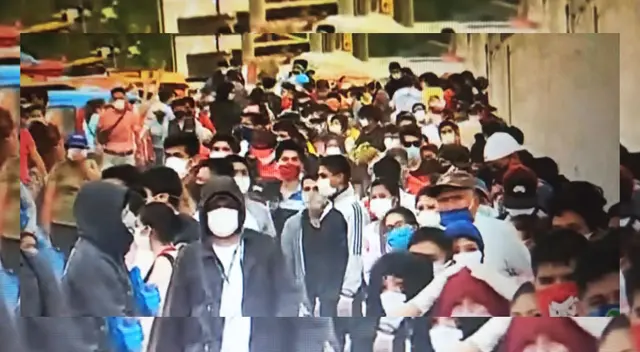 Aglomeración de personas en Santa Anita. Aglomeración de personas en Santa Anita.