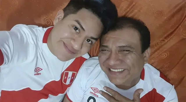 Joven comediante graba videos junto a su famoso padre en YouTube.