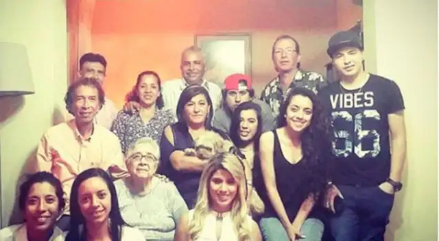 Toda su familia se conectó por redes sociales para cantar el Happy Birthday a su mamá. Toda su familia se conectó por redes sociales para cantar el Happy Birthday a su mamá.