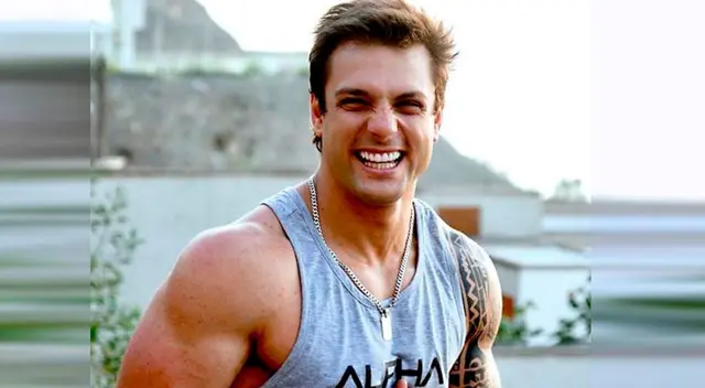 Nicola Porcella feliz por ayudar a las personas. Nicola Porcella feliz por ayudar a las personas.