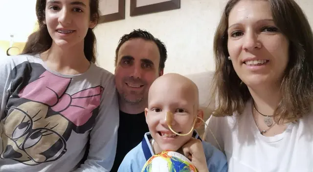 María es futbolista y juega en el Club Calvarrasa de Abajo de España.