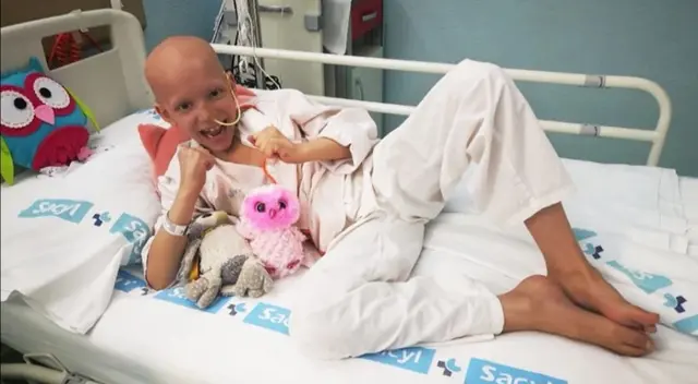 María es futbolista y juega en el Club Calvarrasa de Abajo de España.