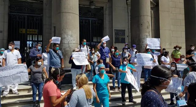 El plantón se registró ayer miércoles 15 de abril.