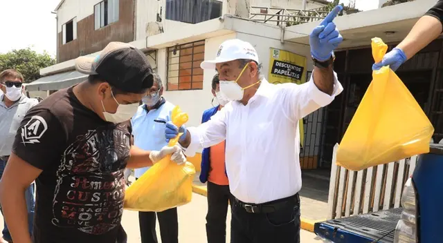 Entregan patos a taxistas. Entregan patos a taxistas.