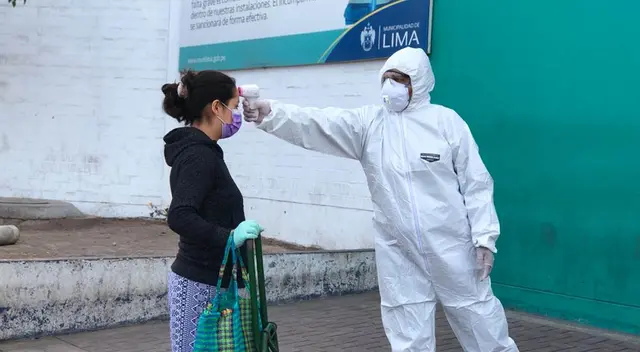 A todas las personas que ingresen al mercado se les está tomando la temperatura. A todas las personas que ingresen al mercado se les está tomando la temperatura.