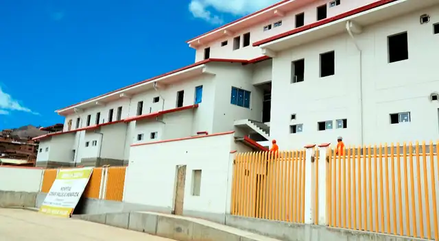 Ministro de Salud evaluará la disposición de ambos hospitales, para la atención de pacientes por coronavirus. Ministro de Salud evaluará la disposición de ambos hospitales, para la atención de pacientes por coronavirus.