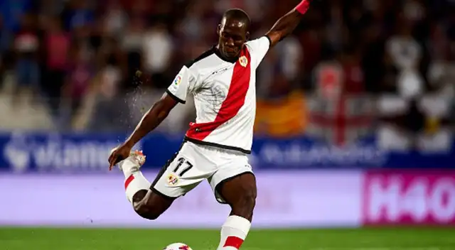 Luis Advíncula lleva su tercera temporada en cuadro español.