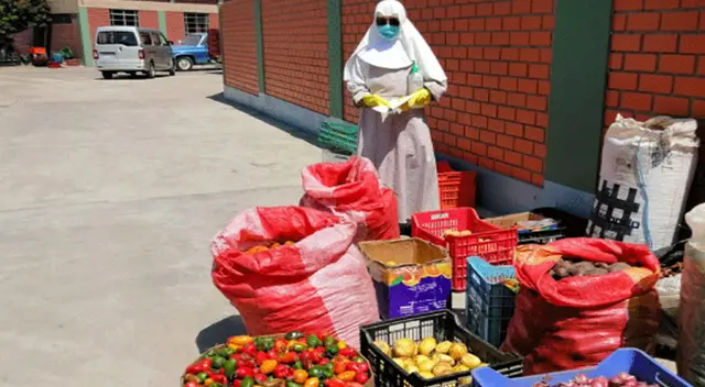 Decomisan productos a vendedores informales. Decomisan productos a vendedores informales.