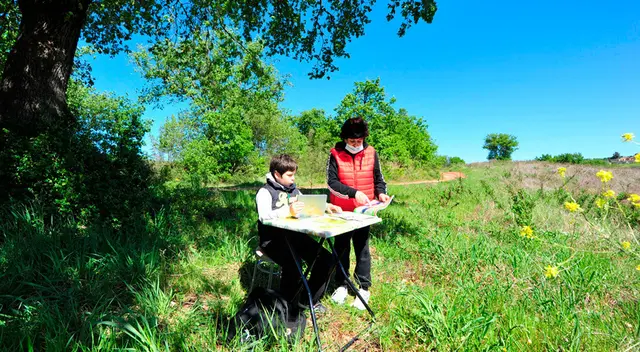 Niño tiene que viajar varios kilómetros para no perderse sus clases. Niño tiene que viajar varios kilómetros para no perderse sus clases.